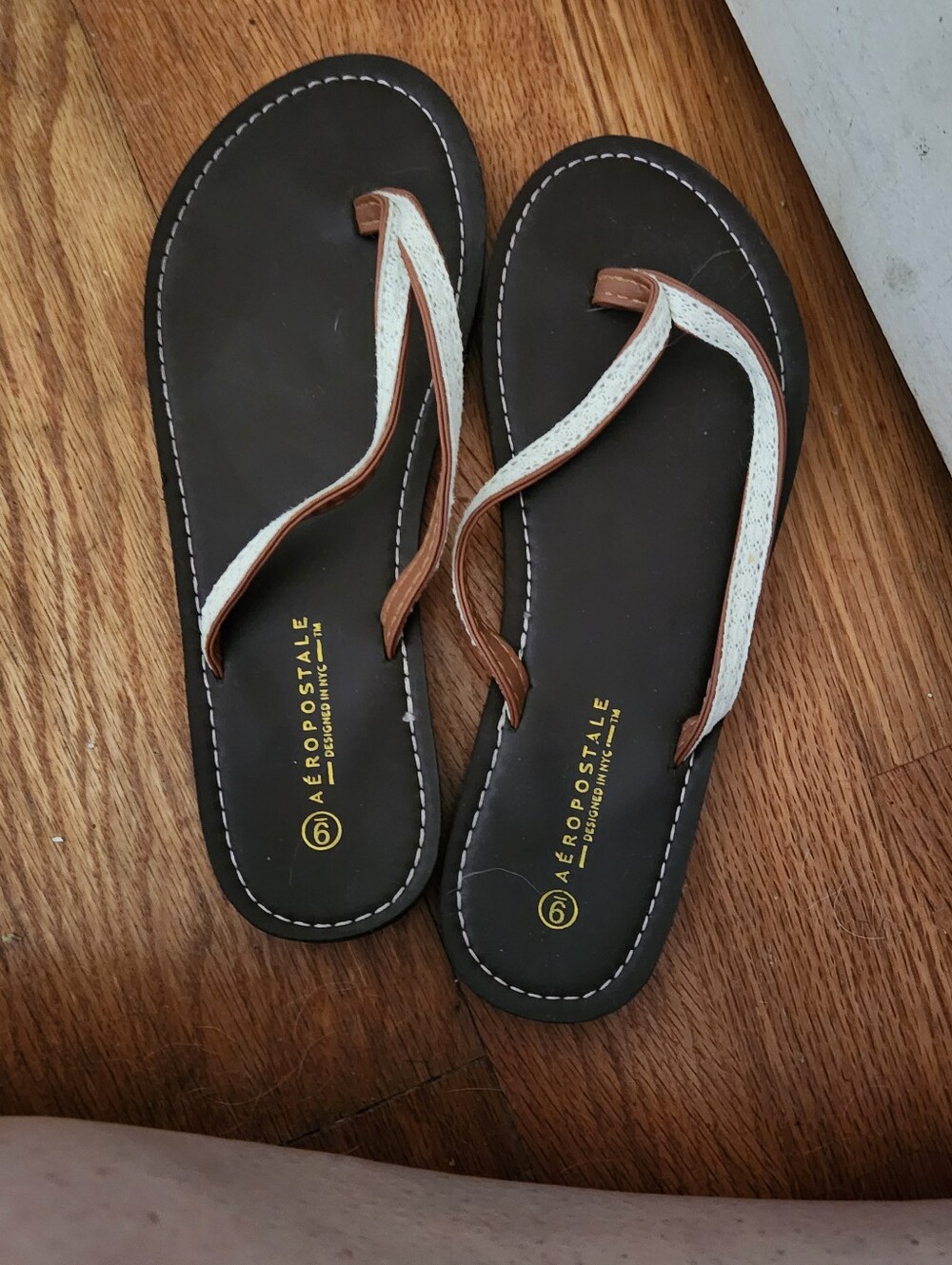 Aeropostale Women’s Dark Brown Flip Flop Sandals with White Straps